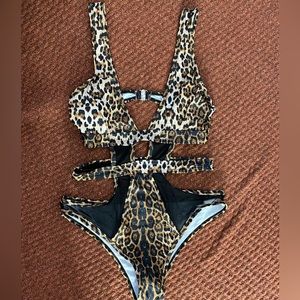 Matte collection Animal print swimsuit NWOT